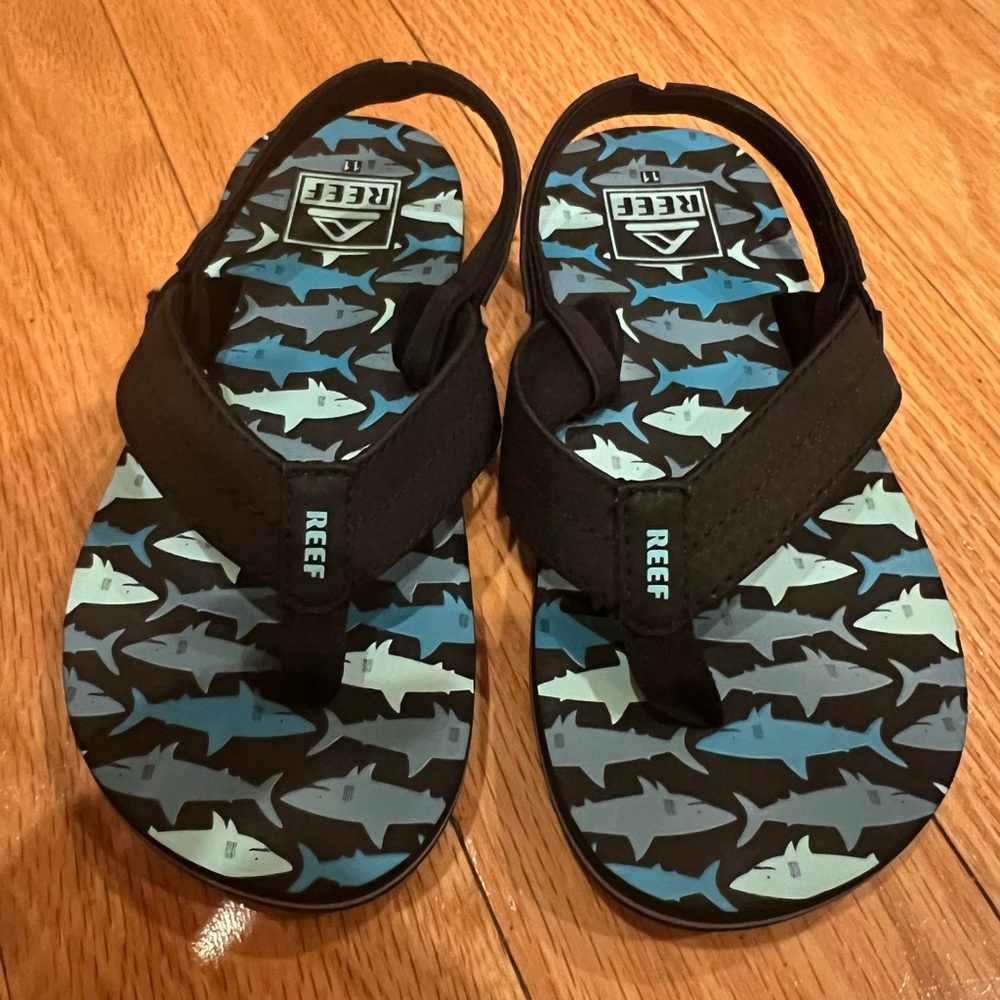 Reef boys flip flops with back size 11